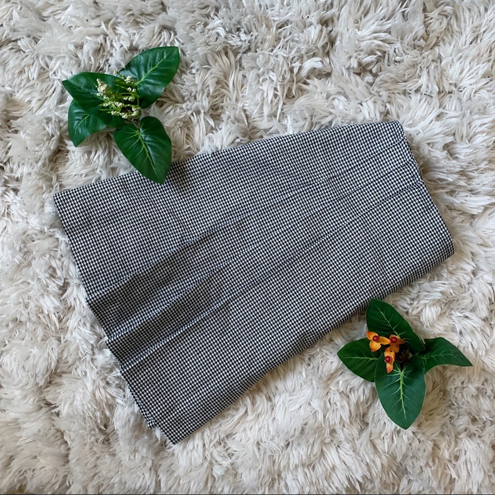 Houndstooth Pattern Skirt - Size 9